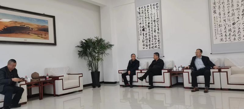 公司與哈密市政府領(lǐng)導(dǎo)洽談公司新疆發(fā)展思路，加大助力新疆能源發(fā)展！